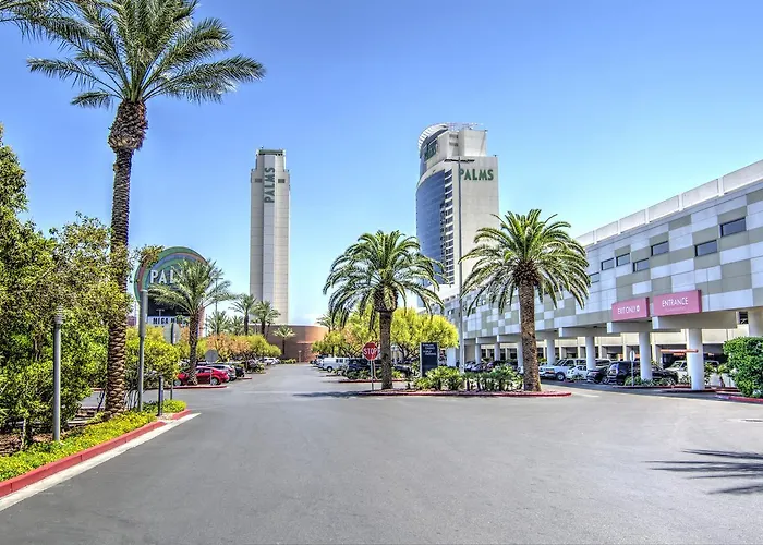 Luxury Suites At Palms Place